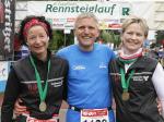 Sabine und Jens-Uwe B&ouml;rner sowie Petra Becker sind erleichtert, dass sie die Herausforderung eines Ultra-Marathons von 72,7 Kilometern, abgesehen von kleinen Blesuren, gut &uuml;berstanden haben. Foto: www.marathon4you.de 