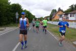 Triathlet Steffen Sch&ouml;ler (l.) holt sich &uuml;ber 13,6 km Platz 1. Neben ihm Tom Kr&uuml;ger.