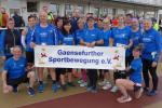 Das mediale Interesse war gro&szlig;, denn der MDR filmte den Lauf vom Blankenburger Sportforum bis hinauf zur Felsenburgruine Regenstein. Also reihten sich die 19 Bode-Runners der Gaensefurther Sportbewegung f&uuml;r das Gruppenbild vor dem Start besonders werbewirksam auf.