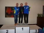 Auf dem Podest wieder vereint, Platz zwei ging an Åke Jonson aus Schweden, Platz eins an Ernst Zeh aus Gro&szlig;-Gerau und Platz drei f&uuml;r J&uuml;rgen Eisfeld von der Gaensefurther Sportbewegung (v.l.)