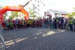 Lehrtes B&uuml;rgermeister Frank Pr&uuml;&szlig;e und Sta&szlig;furts B&uuml;rgermeister René Zok (v.l.) repr&auml;sentierten beim 19. Lehrter Citylauf nicht nur die beiden Partnerst&auml;dte. Auch bei den Startsch&uuml;ssen zu den Zwei-Kilometer-L&auml;ufen arbeiten beide perfekt zusammen.