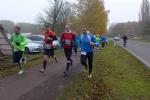 Kurz nach dem Start &uuml;ber 5 km beim Bernburger Solvay-Lauf, an dem neben Maik L&ouml;we (r.) noch weitere 10  Gaensefurther teilnahmen.