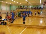 Laura stie&szlig; den Medizinball 4,32 Meter weit.