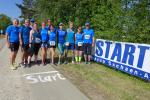 Die Teilnehmer des 18. Gerstewitzer M&uuml;hlentag-Laufes posieren vor dem Start mit Jens-Uwe B&ouml;rner, Tobias Ferchow (SV Gr&uuml;n Wei&szlig; Giersleben), André Geist, Madlen Schr&ouml;der (SV Gr&uuml;n Wei&szlig; Giersleben), Kirsten Geist, Nico Mahler, Claudia Geist, Kathleen Mahler, Stefan Otto, Sabine B&ouml;rner und Lutz Klau&szlig; (v.l.).