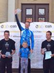 Torsten freut sich &uuml;ber den Altersklassensieg.