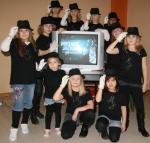 Mit wei&szlig;em Handschuh und schwarzem Hut werden die Popm&auml;use aus Egeln ihr Idol Michael Jackson beim diesj&auml;hrigen Sachsen-Anhalt-Tag in Gardelegen ehren. Foto: Nadja Bergling, Volksstimme