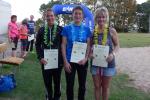 Katrin Winkler-Hindricks (Mitte, 1. Platz), Stefanie Nowak (links, 2. Platz) und Petra Becker (rechts, 3. Platz), waren die schnellsten Damen &uuml;ber acht Kilometer bei Pflakuma-Lauf.

