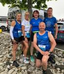Die L&auml;ufer der Gaensefurther Sportbewegung vor dem Start des 51. GutsMuths-Rennsteiglaufs &uuml;ber die Halbmarathondistanz von 21 Kilometern: Nicole Schlottag, Claudia Meier, Sylvia K&ouml;hn, Jens Schlottag und Verena Hildebrandt (v.l.)