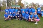 Die Bode-Runners der Gaensefurther Sportbewegung vor dem Start zum letzten Rennen im Solvay-Cup 2022: Jens-Uwe B&ouml;rner, Janine Wuwer, Thomas Braun, Sandra Homann, Emily und Lotta Siebert, Harald F&uuml;mel, Verena Hildebrandt, Sabine B&ouml;rner, Claudia Meier (u.v.l.), Stefan Sindermann, Heike Lenz, J&uuml;rgen G&uuml;nther, Daniel Wuwer, Petra Becker, B&auml;rbel Lallecke, Kathleen Mahler, Christa F&uuml;mel, Nancy Bothe, Marc Kr&uuml;ger, Renate Liedtke, Dirk Meier, Kirsten Geist und Rinaldo Schielke (o.v.l.).