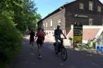 Angespornt von Olaf Niebhagen aus dem Hintergund, verpflegt und motiviert von Ehemann Josef Hindricks, schafft Katrin Winkler-Hindricks die zw&ouml;lf Kilometer in schnellen 56:38 Minuten, was den Gesamtsieg bei den Frauen bedeutete.