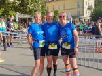 Sogar international waren die Bode-Runners der Gaensefurther Sportbewegung unterwegs! Nicht am Kap und auch nicht in der Landeshauptstadt: Christa und Harald Fümel sowie Verena Hildebrandt (v.l.) starteten in Bregenz beim Drei-Länder-Marathon. Verena absolvierte einen Halb- und die beiden Fümels einen Viertelmarathon. Alle Starter über die komplette Marathondistanz laufen bei diesem Event am Bodensee nicht nur in Deutschland. Einige Kilometer sind auch in der Schweiz und in Österreich zu absolvieren. Sogar international waren die Bode-Runners der Gaensefurther Sportbewegung unterwegs! Nicht am Kap und auch nicht in der Landeshauptstadt: Christa und Harald Fümel sowie Verena Hildebrandt (v.l.) starteten in Bregenz beim Drei-Länder-Marathon. Verena absolvierte einen Halb- und die beiden Fümels einen Viertelmarathon. Alle Starter über die komplette Marathondistanz laufen bei diesem Event am Bodensee nicht nur in Deutschland. Einige Kilometer sind auch in der Schweiz und in Österreich zu absolvieren.
