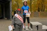 Die Urkunde zu Sylvia K&ouml;hn`s zweitem Platz wurde von Teufel Thalix &uuml;berreicht.