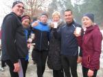 Mit dem Glühwein um die Wette dampfen hier v.l. Andreas Otto, Sabine Börner,Jörg Schäper, Frau Schäper, Dirk Meier, Katrin Krebs. Mit dem Glühwein um die Wette dampfen hier v.l. Andreas Otto, Sabine Börner,Jörg Schäper, Frau Schäper, Dirk Meier, Katrin Krebs.
