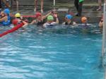In einem Freibad die Schwimmdistanz zu absolvieren, ist f&uuml;r die Triathleten etwas Besonderes.