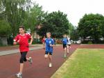 Neuling Moritz Himpenmacher überquerte als Dritter im 800m Lauf die Ziellinie. Neuling Moritz Himpenmacher überquerte als Dritter im 800m Lauf die Ziellinie.