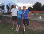 Die Gaensefurther Olaf Moch und Annegret Wille sowie Marco Hofer (G&uuml;sten) nahmen am 1. Oschersleben-Triathlon teil.