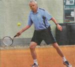 Achim Engel und die Landesliga-Herren 60 sicherten sich in Halle einen knappen Sieg. Achim Engel und die Landesliga-Herren 60 sicherten sich in Halle einen knappen Sieg.