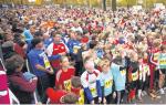 Kurz vor zehn Uhr hatte sich gestern das kilometerlange Feld der 5900 Teilnehmer zum 7. Magdeburg-Marathon in der Herrenkrugstra&szlig;e postiert. Unter ihnen befanden sich auch 3 Sportler der Gaensefurther Sportbewegung. 
Foto: Eroll Popova, Volksstimme