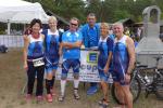 W&auml;hrend Steffen Sch&ouml;ler den Olympischen Triathlon bereits erfolgreich absolviert hatte, waren die Jederm&auml;nner schon m&auml;chtig aufgeregt vor ihrem Start: Sabine B&ouml;rner, Renate Liedtke, André Geist, Steffen Sch&ouml;ler, Kirsten Geist und Jens-Uwe B&ouml;rner (v.l.)
