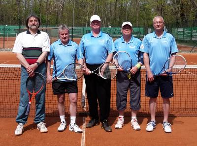 Die II.Herren 50 Mannschaft v.l. Stefan Thiemecke, Herbert Mandel, Dieter Naumann, Roberto Henschke (MF), Ingo Becker Die II.Herren 50 Mannschaft v.l.Stefan Thiemecke, Herbert Mandel, Dieter Naumann, Roberto Henschke, Ingo Becker