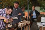 Den Grillspie&szlig; zu leeren fiel der lustigen Runde nicht schwer.