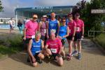Ein bunter L&auml;ufermix vor dem 10. Kalimandscharo Erlebnislauf in Zielitz: Jens- Uwe B&ouml;rner und Heiko Witte (u.v.l.), Henrik B&ouml;hme, Nicole und Jens Schlottag, Beate Tuchen, Sabine B&ouml;rner, Dana Finzelberg und Ulrich Dilger (o.v.l.)