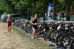 Marie Alert f&uuml;hrt schon nach dem schwimmen beim Wechsel auf das Rad.