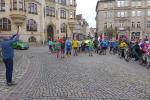 Wittich Schobert, der B&uuml;rgermeister der Stadt Helmstedt, &uuml;bernahm h&ouml;chstpers&ouml;nlich den Start des L&auml;ufer- und Radfahrerfeldes. Von den Bode-Runners der Gaensefurther Sportbewegung waren Jens-Uwe und Sabine B&ouml;rner mit dabei.  