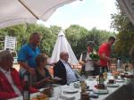 Das gesellige Beisammensein darf bei so einem Anlass nicht fehlen. Bei selbstgebackenem Kuchen und Gegrilltem sind dann auch die Partner und ehemalige Sportkameraden mit von der Partie. Das gesellige Beisammensein darf bei so einem Anlass nicht fehlen. Bei selbstgebackenem Kuchen und Gegrilltem sind dann auch die Partner und ehemalige Sportkameraden mit von der Partie.