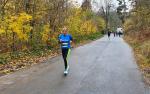 Konzentriert spult Christa F&uuml;mel ihre f&uuml;nf Kilometer beim Armeleuteberg ab. Am Ende belegte sie den zweiten Platz in ihrer Altersklasse W65.