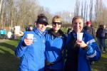 Zu einem Silvesterlauf geh&ouml;rt nat&uuml;rlich auch der Gl&uuml;hwein, den sich Sandra Homann, Kirsten Geist und Christa F&uuml;mel schmecken lassen.