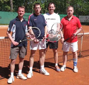 Die Herren 40 Mannschaft v.l. v.l. Ronny Selig, Christian Schrader, Michael Busse, Mike Pr&uuml;fer