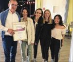 Landrat Markus Bauer &uuml;berreichte Doris Pirwitz eine Ehrenurkunde. Foto: Renè Kiel, Vst.