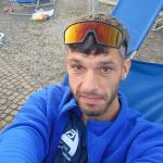 Mit neuer Bestzeit beendete Rinaldo Schielke nach drei Stunden, fünf Minuten und 59 Sekunden seinen Berlin Marathon. Wenn er sich 2026 abermals um fünf Minuten steigern kann, hätte er seine Traumzeit von 2:59:59 Stunden erreicht. Mit neuer Bestzeit beendete Rinaldo Schielke nach drei Stunden, fünf Minuten und 59 Sekunden seinen Berlin Marathon. Wenn er sich 2026 abermals um fünf Minuten steigern kann, hätte er seine Traumzeit von 2:59:59 Stunden erreicht.