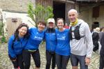 Der Muskelkater vom Huy-Burgen-Lauf ist bei Katrin und Mario Kreutzmann vergessen (re.). Um nicht aus der &Uuml;bung zu kommen, bezwingt Mario nach den zehn Kilometern beim Schackstedter Lauf, die knapp 20 Kilometer in die Heimat nat&uuml;rlich l&auml;uferisch. F&uuml;r Sabine B&ouml;rner, Nancy Bothe und Petra Becker (v. l.) reichten an diesem Freitagabend die vier Kilometer &uuml;ber Schackstedts bunt bewachsene H&uuml;gellandschaft.