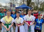 Zehn Kilometer deutlich unter einer Stunde, freundliche Spreewaldmädels und eine Spreewaldgurke als Medaille – Conny Günther ist nach ihrem Zehn-Kilometer-Lauf überglücklich.