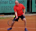 Steffen Mattheis sicherte den Herren 50 auf heimischem Platz den einzigen Matchpunkt gegen den TC Rot-Weiß Halberstadt.
