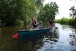 Pauline Osterwald (vorn) und Cara Erdmann hatten zusammen viel Spaß in ihrem Kanu. Die Nachwuchssportlerinnen der Gaensefurther Sportbewegung werden in diesem Jahr das erste Mal im Landescup an den Start gehen.