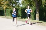 Zusammen gekämpft und zusammen gesiegt! Ein starkes Rennen über die sieben Kilometer legten Rieke Zaschke und Anja Kroner hin (v.l.). Mit Gesamtplatz eins für Kroner und zwei für Zaschke führten sie die Frauenliste im Ergebnisprotokoll an.