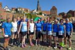 Die Bode-Runners der Gaensefurther Sportbewegung vor dem Start zum zweiten Wertungslauf im Novo Nordisk Landescup: Tobias Ferchow (Giersleben), Renate Liedtke, Lutz Klauß, Jörg und Sibylle Schäper, Stefan Sindermann, Claudia Meier, Kathleen und Nico Mahler, Sylvia Köhn, Dirk Meier, Kirsten Geist, Petra Becker, André Geist, Sabine und Jens-Uwe Börner (v.l.)