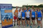 Die Bode-Runners treffen vor dem Start zum Jubiläumslauf auf Sportreporter Norbert Wulf (li.) Daneben v.l. Claudia Meier, Renate Liedtke, Sabine Börner, Dirk Meier, Sybille Schäper, Katrin Winkler-Hindricks, Jörg Schäper, Josef Hindricks, Tina Börner (Hamburg), Jens-Uwe Börner, Sylvia Köhn.