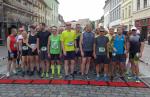 212 Läufer warten in Bernburg auf den Start.