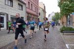 Nach dem Start des 10-Kilometer-Stadtwerke-Pokal-Laufs geht es zunächst durch die Steinstraße, bevor eine Stadtsee-Runde auf die Läufer wartet.