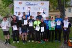 Alle Altersklassensieger des 10-Kilometer-Stadtwerke-Pokal-Laufs wurden mit einer Urkunde geehrt.