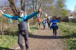 Kathleen Auer (re.) war zusammen mit über 170 Startern auf der Wander- und Walkingstrecke unterwegs.