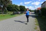 Allein auf weiter Flur kämpft Nancy Bothe mit ihrem Muskelkater. Nach den 11,5 Kilometern ist Regeneration angesagt, war sich die Läuferin an dieser Stelle bereits sicher.