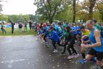„Auf die Plätze, fertig, los!“ Start zum letzten Wertungslauf im Solvay-Cup über 5,7 Kilometer.