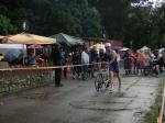Maik L&ouml;we beginnt nach erfolgreichem Schwimmen die 20 km Radstrecke.