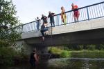 Bevor der Vorfluter in den Elbe-Havel-Kanal m&uuml;ndete, durften die Matschgaense den Fluss &uuml;ber ein Gitter und das Br&uuml;ckengel&auml;nder verlassen.