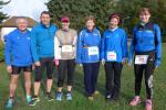 Vor dem Start &uuml;ber 5,4 oder 10,3 Kilometer gab es erstmal ein Gruppenbild (Jens-Uwe B&ouml;rner, Nico und Kathleen Mahler, Hilde Gaede, Sabine B&ouml;rner und Sylvia K&ouml;hn v.l.)